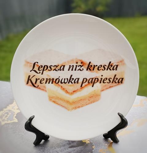 Talerz Sarnodzieło 20cm Lepsza niż kreska Kremówka papieska