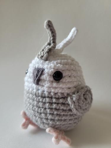 Amigurumi papuga nimfa odmiana białogłowa szara