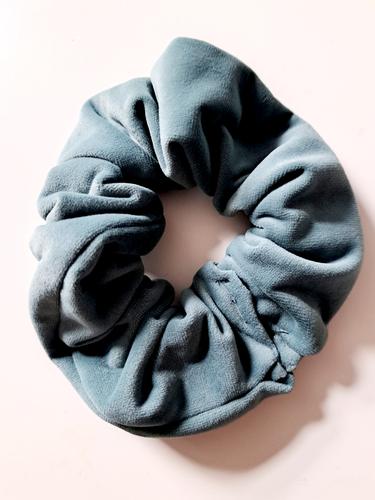 Gumka scrunchie welurowa zielona gładka