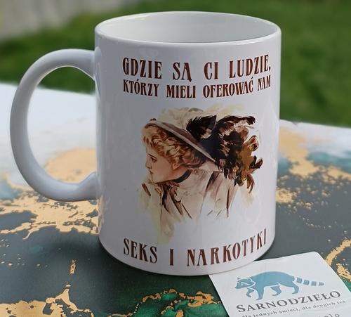 Kubek ceramiczny Sarnodzieło 330 ml Gdzie są ci ludzie, którzy mieli oferować nam Seks i Narkotyki 24h