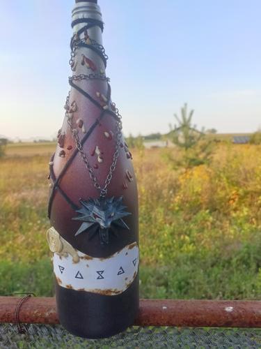 Butelka Wiedźmińska winne Znaki