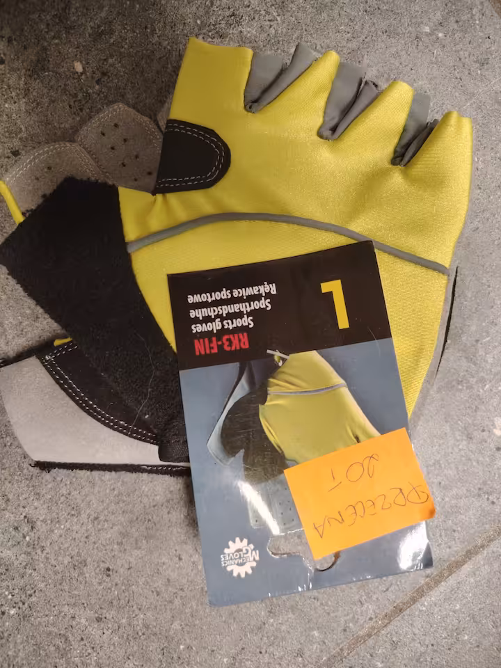 RĘKAWICZKI BEZ KOŃCÓWEK PALCACH