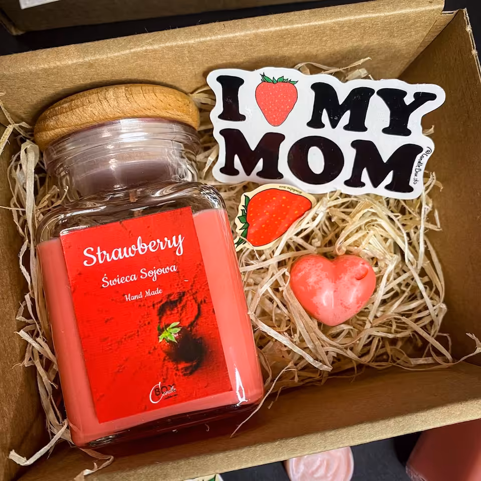 Świeca Strawberry + wosk gratis
