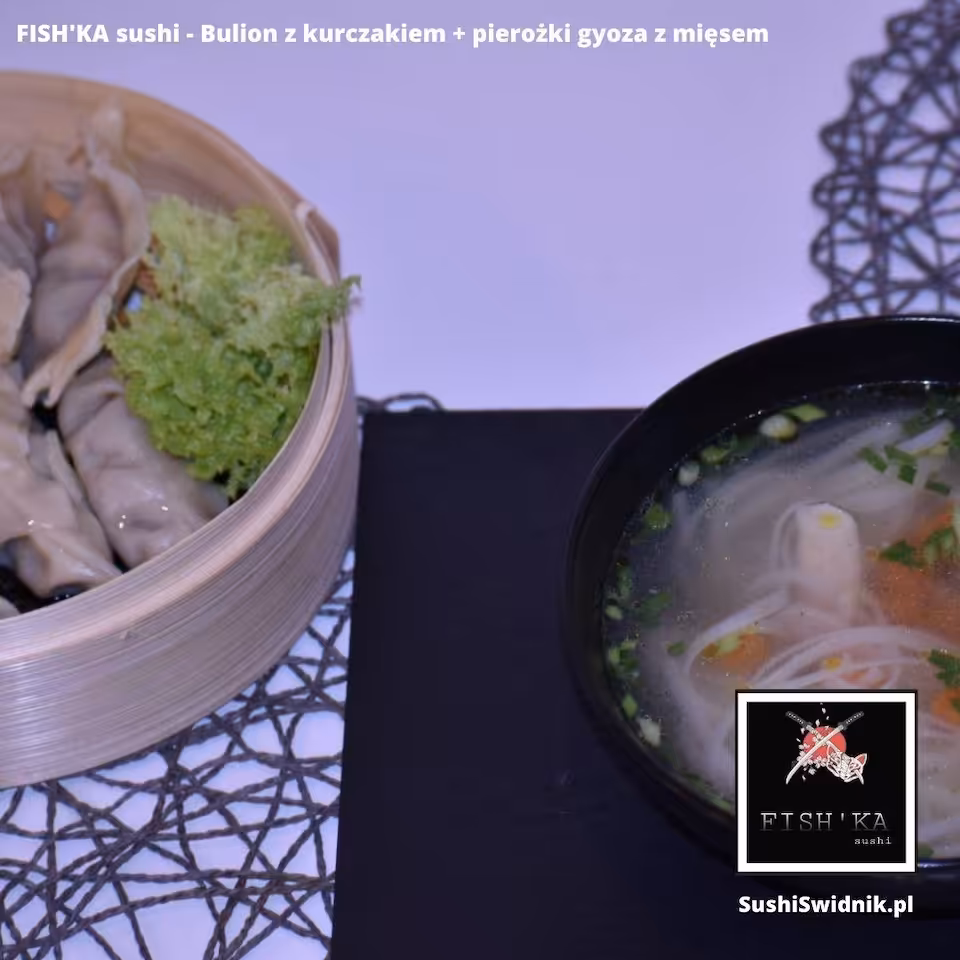 Lunch - Bulion z kurczakiem + pierożki gyoza z mięsem