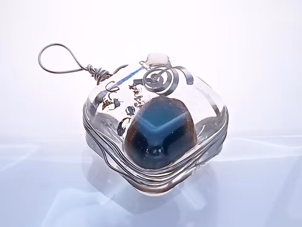 Egz. nr 182000-wisior KWADRAT