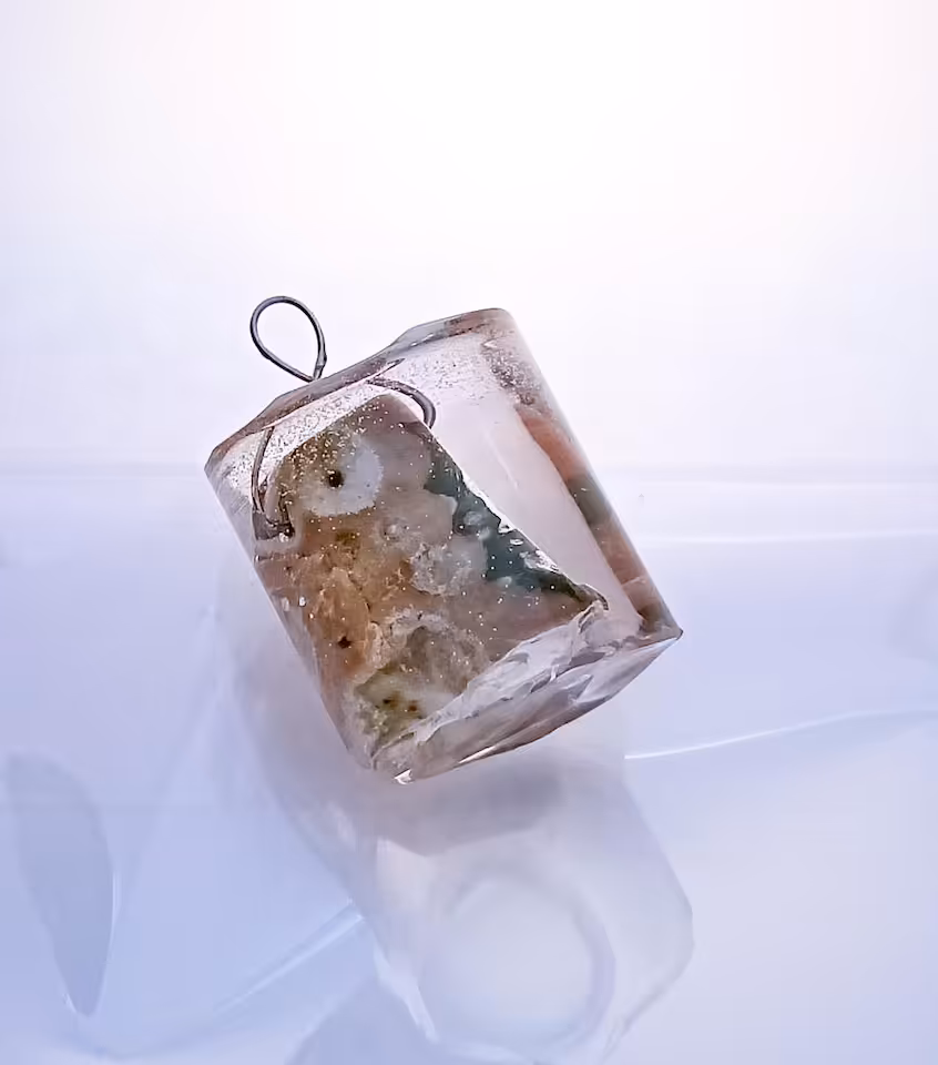 Egz. nr 185235-wisior BRYŁA