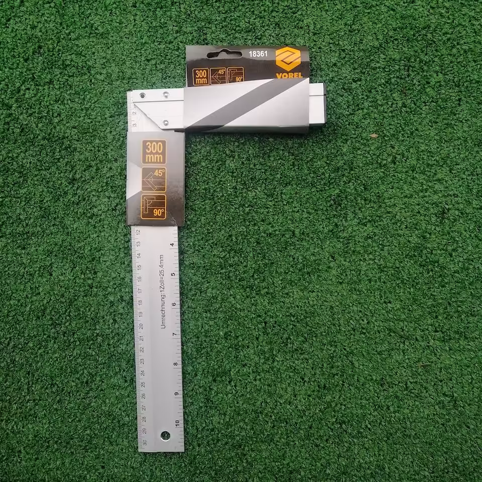 Kątownik aluminiowy 300mm