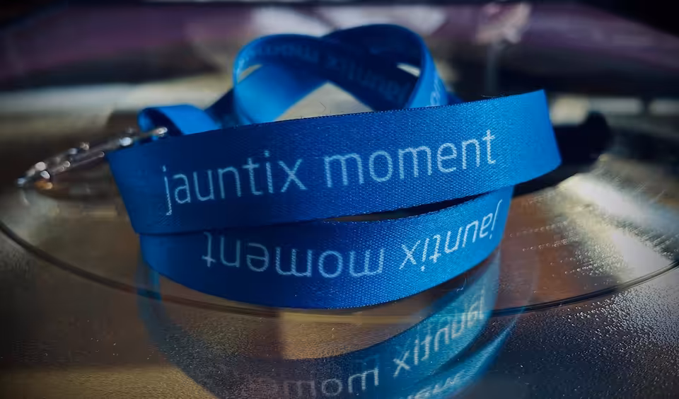 Niebieska smycz z karabinkiem -  jauntix moment 43 cm