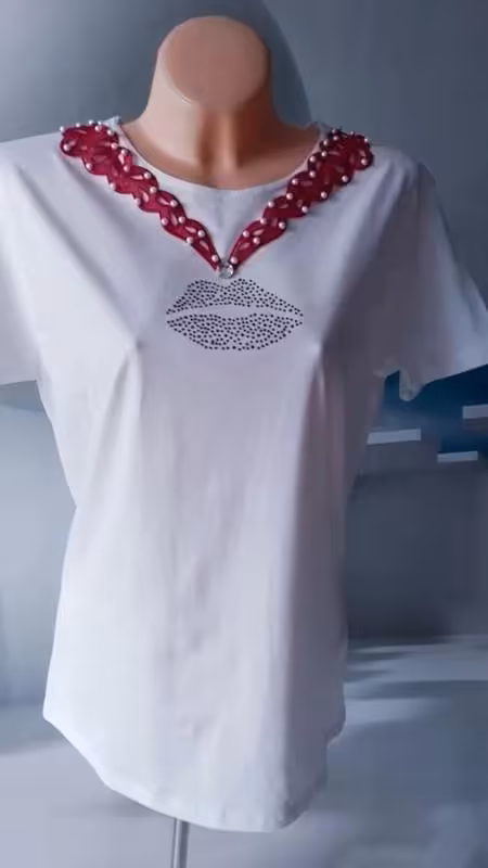 Biała fantazyjna bluzeczka