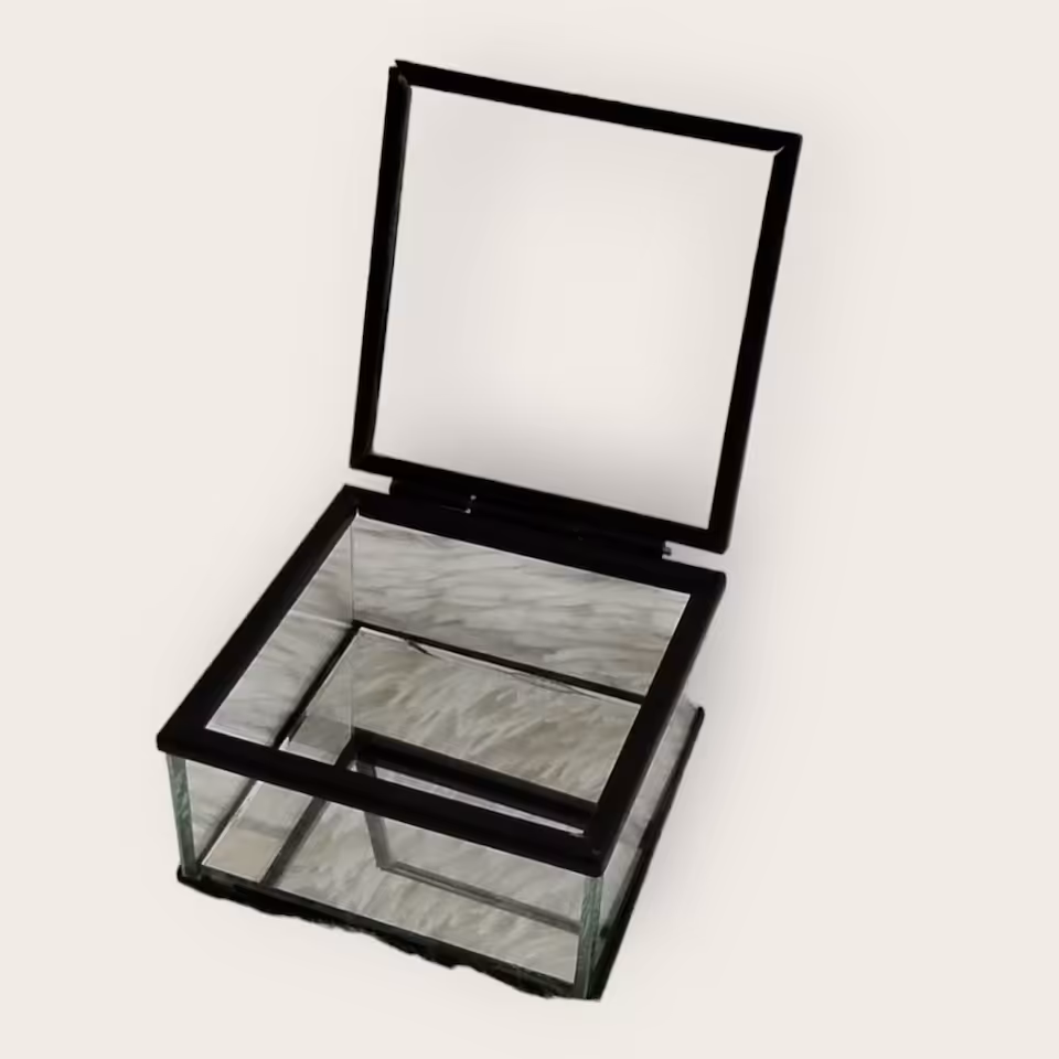 Szklane pudełko na biżuterię