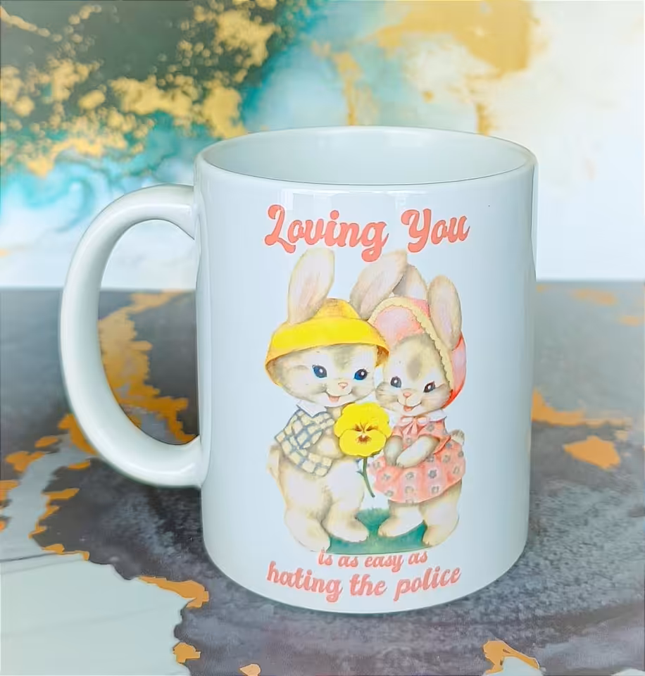 Kubek 330 ml Sarnodzieło Loving you is as easy as hating the police