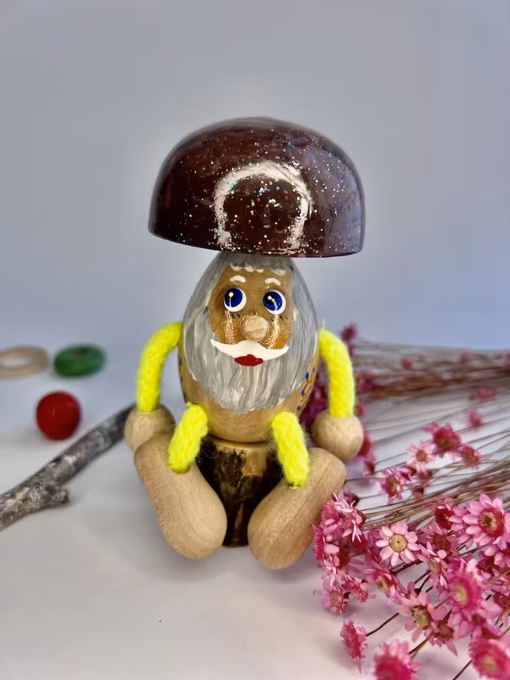 Drewniana lalka /pamiątka Grzybek
