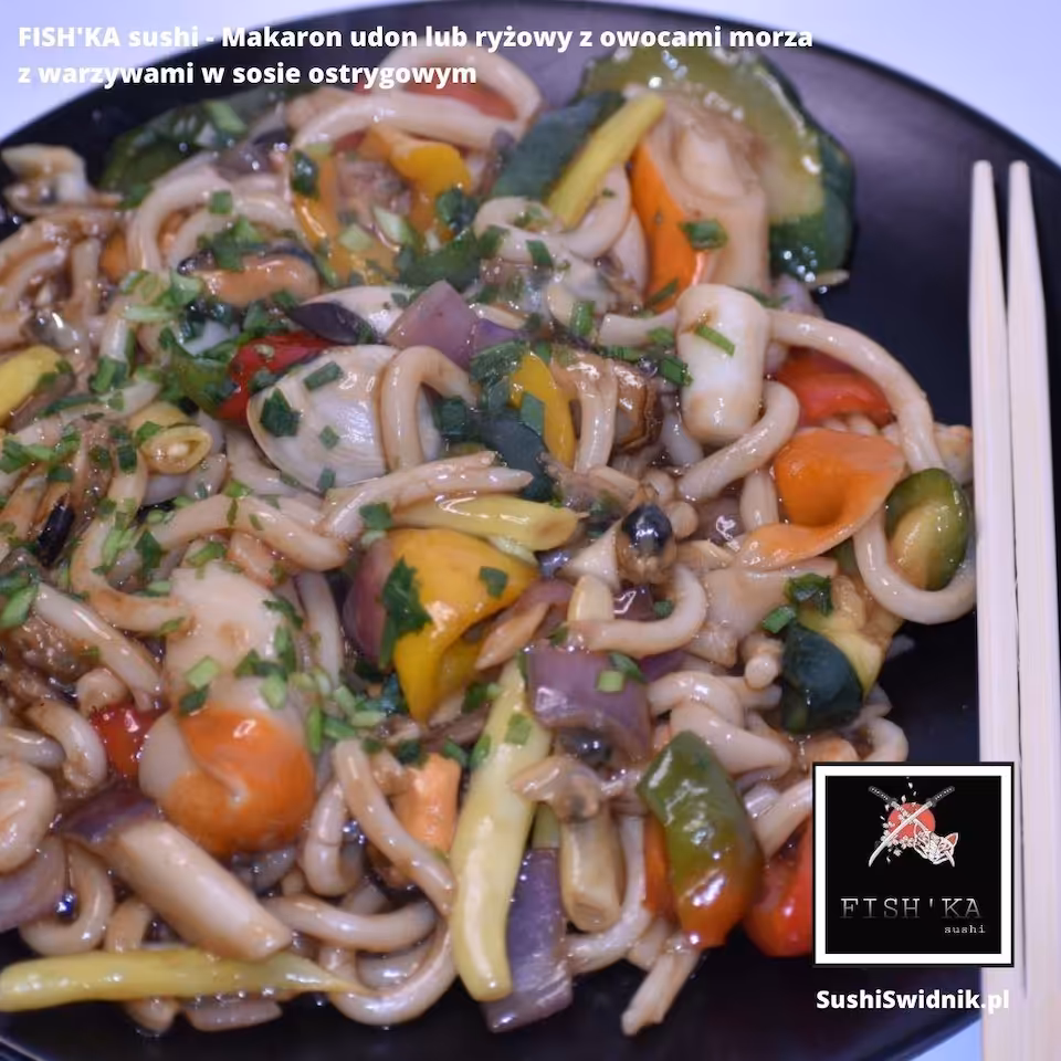 Lunch - Makaron udon lub ryżowy z owocami morza z warzywami w sosie ostrygowym