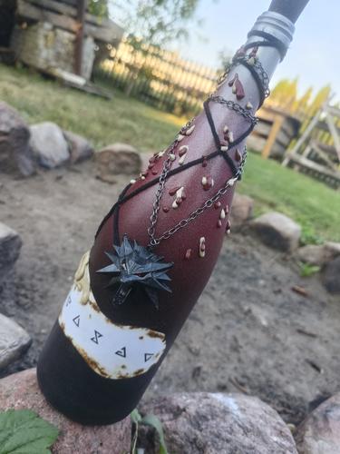 Butelka Wiedźmińska winne Znaki