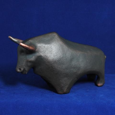Ceramika: Byczek Fernando wymiary figurki: 16 x 9 cm(Kliknij, żeby dowiedzieć się więcej)