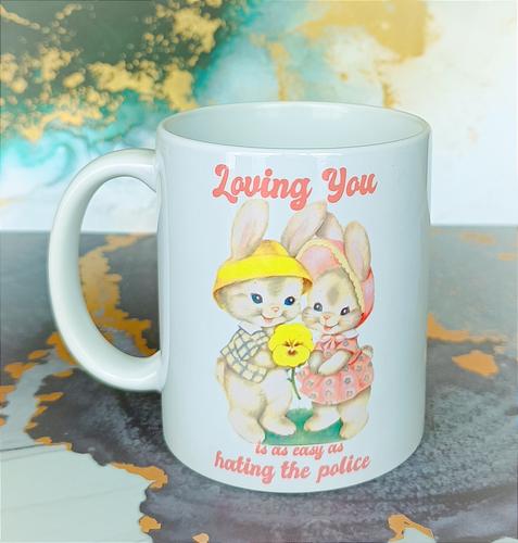 Kubek ceramiczny Sarnodzieło 330 ml Loving you is as easy as hating the police