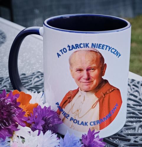 OUTLET - Kubek ceramiczny Sarnodzieło 330 ml A to żarcik nieetyczny Papież Polak ceramiczny