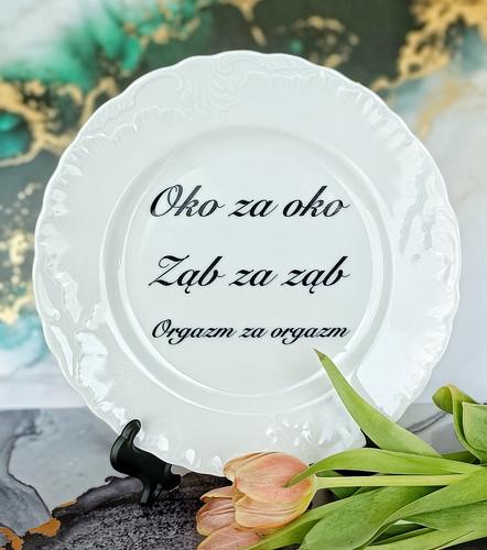 Talerz porcelanowy Sarnodzieło 19 cm Oko za oko Ząb za ząb Orgazm za orgazm