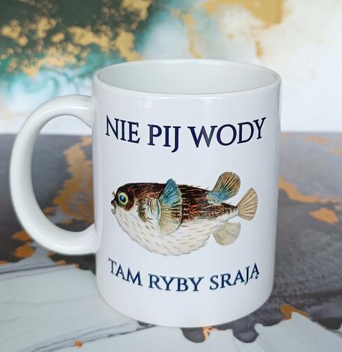 Kubek ceramiczny Sarnodzieło 330 ml Nie pij wody, tam ryby srają